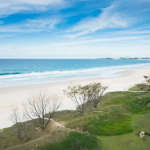 https://san-simeon-beachfront-apartments.queenslandhotels.net